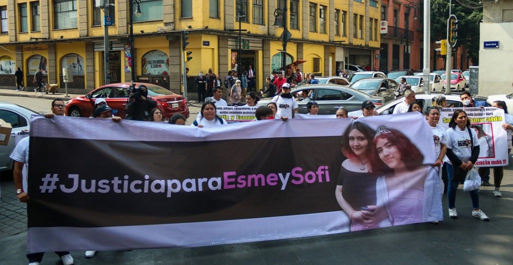 CIUDAD DE MÉXICO. 24NOVIEMBRE2022.- Doña Elvira, madre de Esmeralda y Sofia, continuó la marcha de protesta hasta el Congreso de la Ciudad, a fin de que se haga justicia para sus hijas.