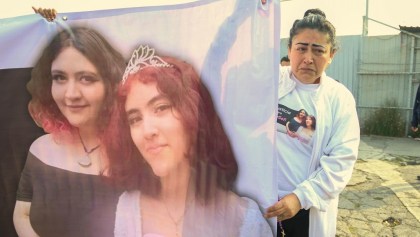 Familiares y amigos de la jóvenes Sofía y Esmeralda que cayeron a una coladera sin tapa y murieron realizaron una marcha a la FGJ.