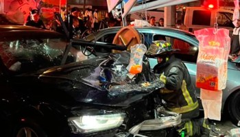Auto choca contra puesto de tacos en CDMX y deja varios heridos