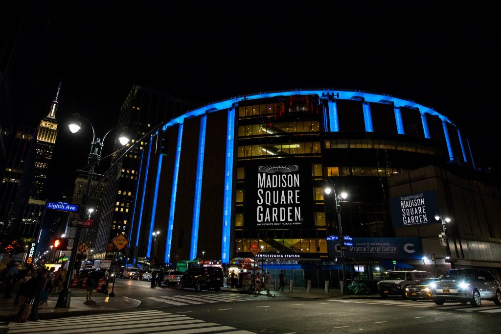 Knicks vs Lakers Madison Square Garden