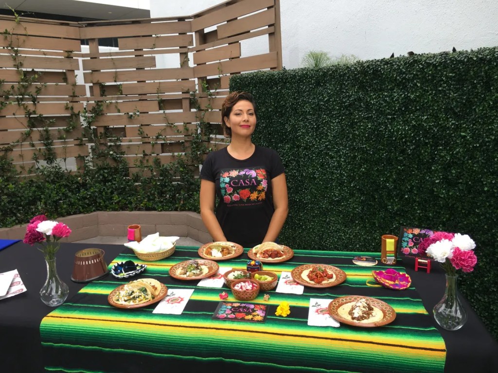 Mujeres latinas en Los Ángeles Tacos Casa