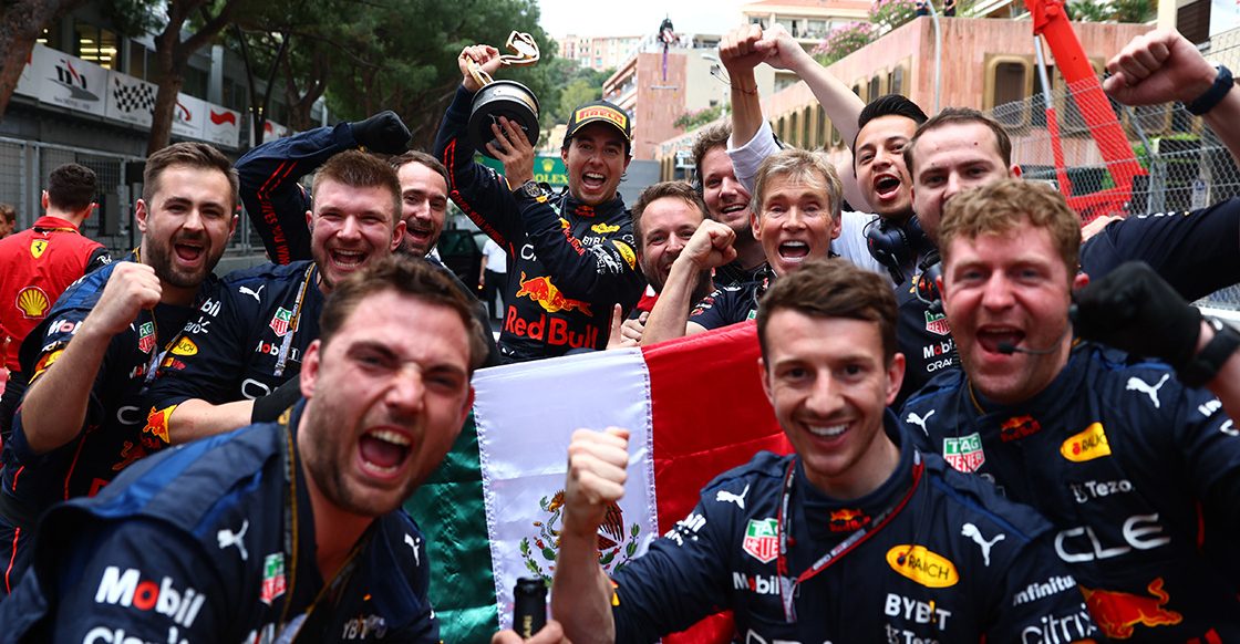 "El campeonato está para tomarlo": David Coulthard ve a Checo con posibilidades de ser campeón en 2023