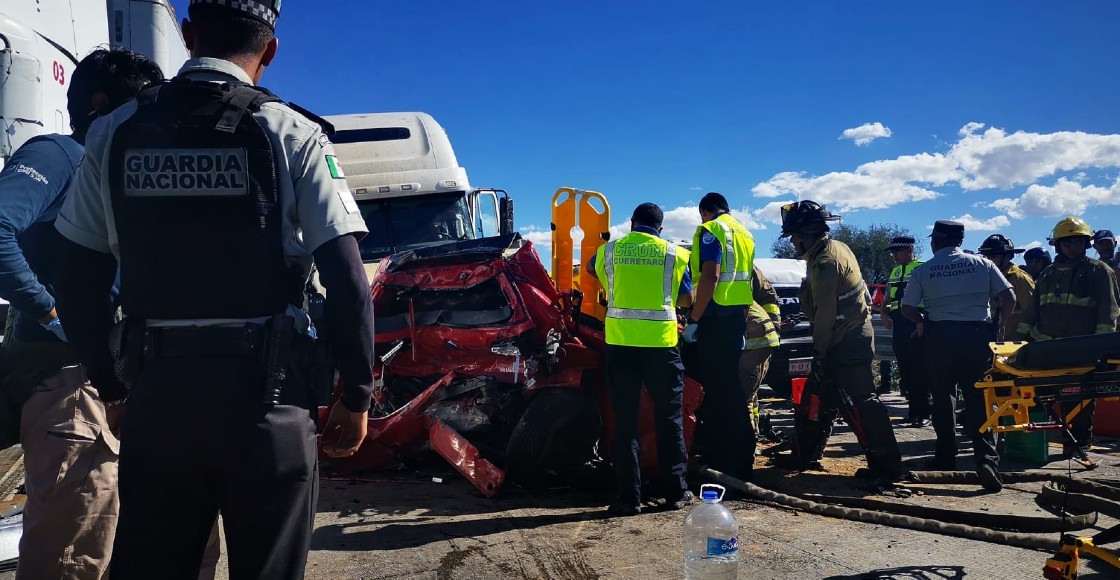 Un muerto y 10 lesionados deja un fuerte choque en la MéxicoQuerétaro