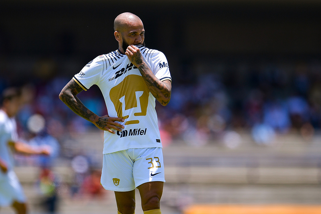 "La estuvo manoseando": Una testigo acusó a Dani Alves de sobrepasarse con ella en la discoteca Sutton