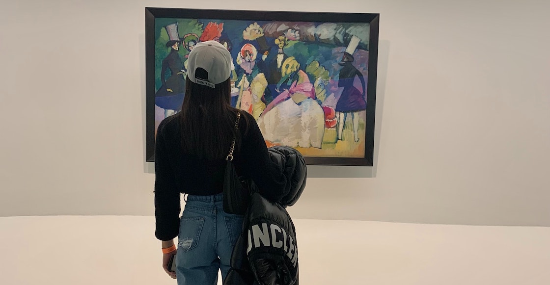 despidieron-maestra-arte-mostrar-pintura