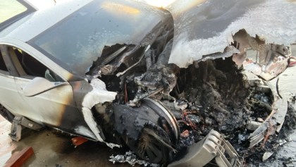 Casual: Tesla se incendia mientras recorría autopista de Estados Unidos