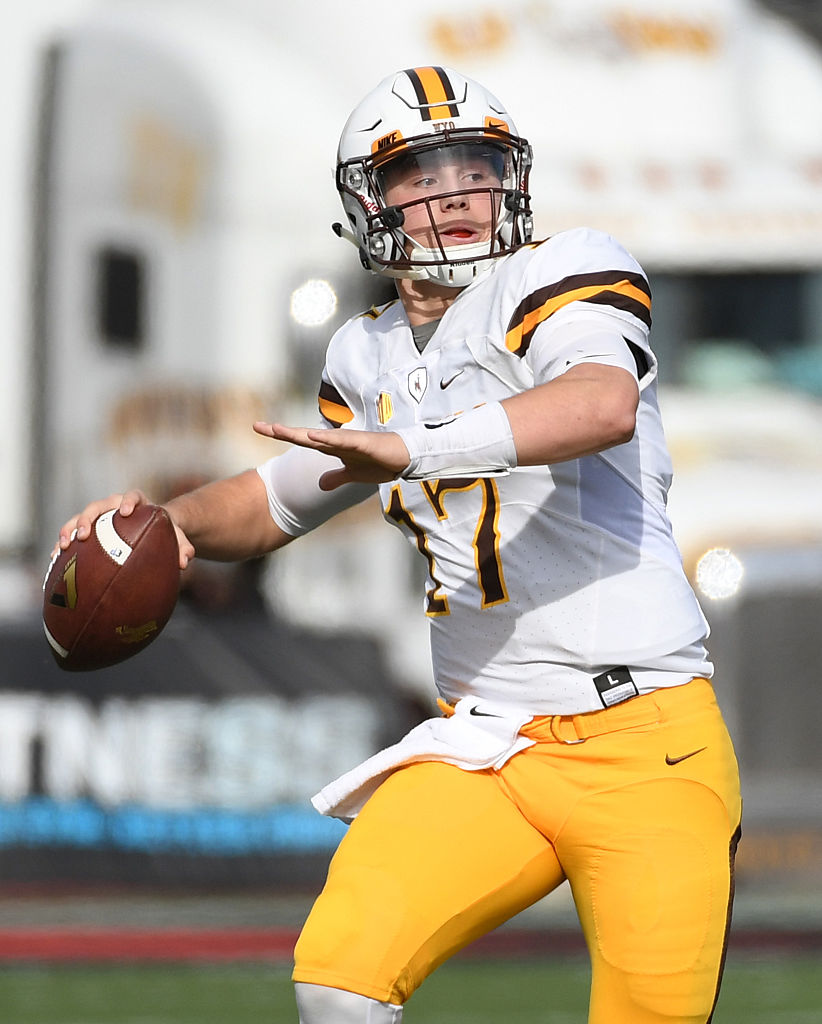 Josh Allen con la universidad de Wyoming