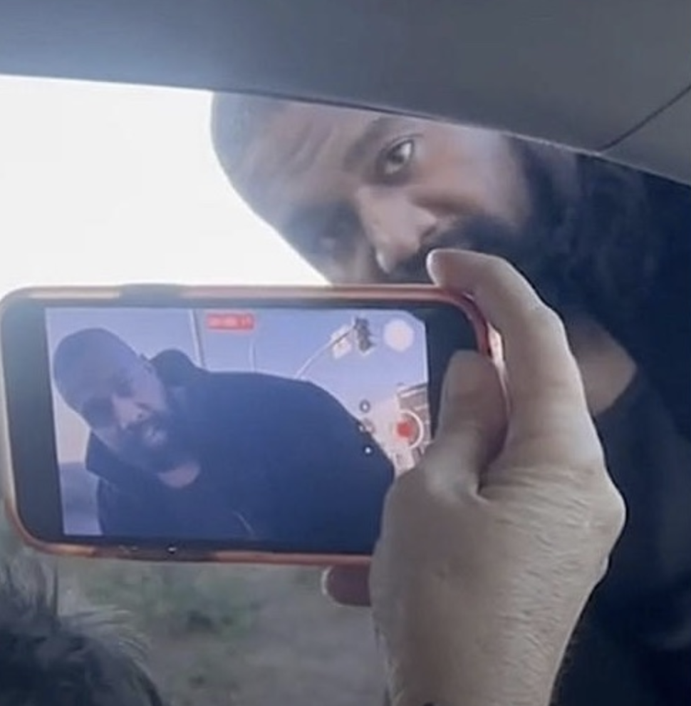 Aplicó un Bad Bunny: Kanye West avienta celular a mujer que lo estaba grabando 