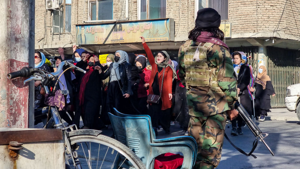 mujeres-escuela-afganistan-taliban