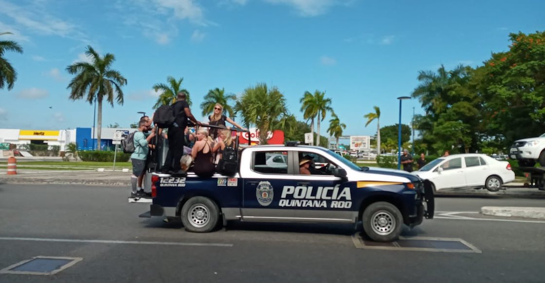 policia-cancun-taxistas-uber-turistas