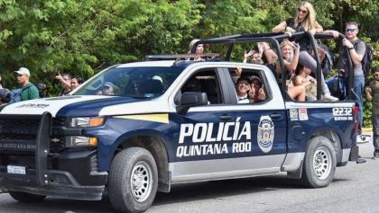 policia-ride-turistas-cancun-taxistas-protesta