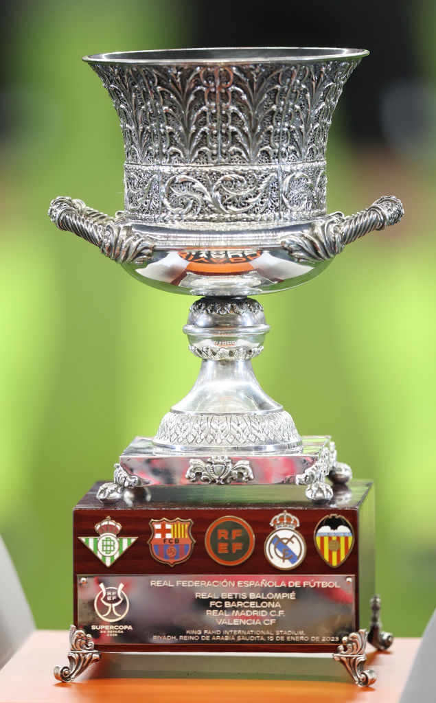 supercopa de espana trofeo