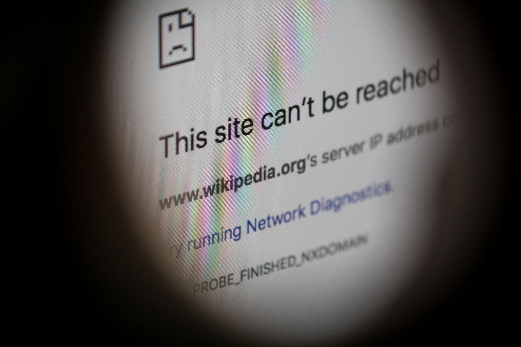 Ora ora: Lo que sabemos del hackeo que sufrió Wikipedia en Español