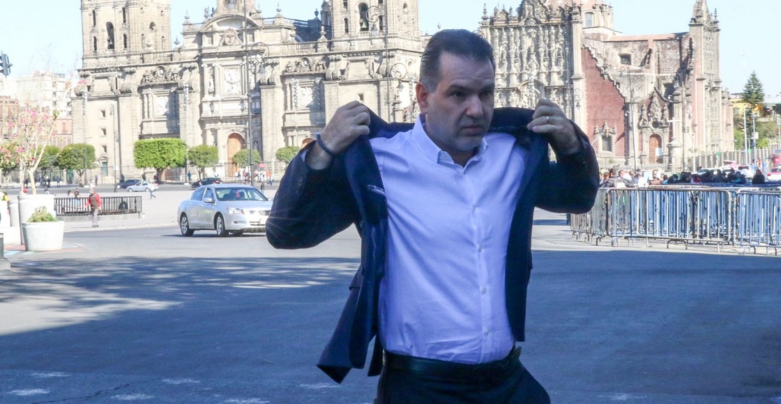 Christian Von Roehrich, coordinador de los diputados en el Congreso de la Ciudad de México; Andrés Atyde, dirigente local del PAN, encabezaron la presentación de una acción de inconstitucionalidad en contra del aumento de tarifas del agua en la Ciudad de México, en las escalinatas de la SCJN.
