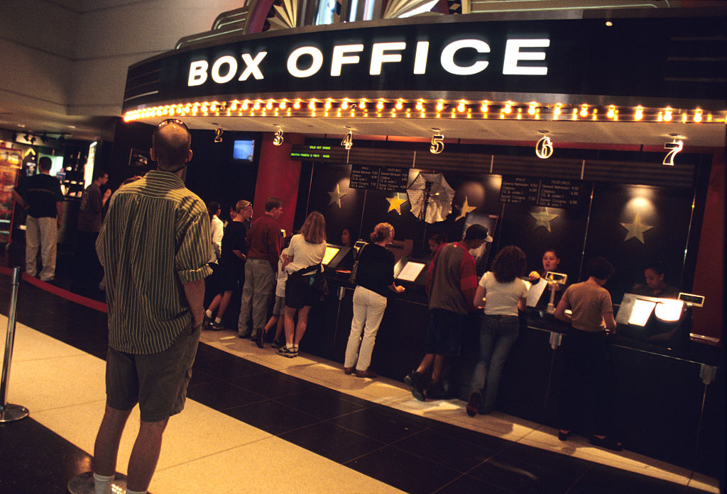 Elijah Wood y las críticas a la iniciativa de "bancas preferenciales" en los cines AMC
