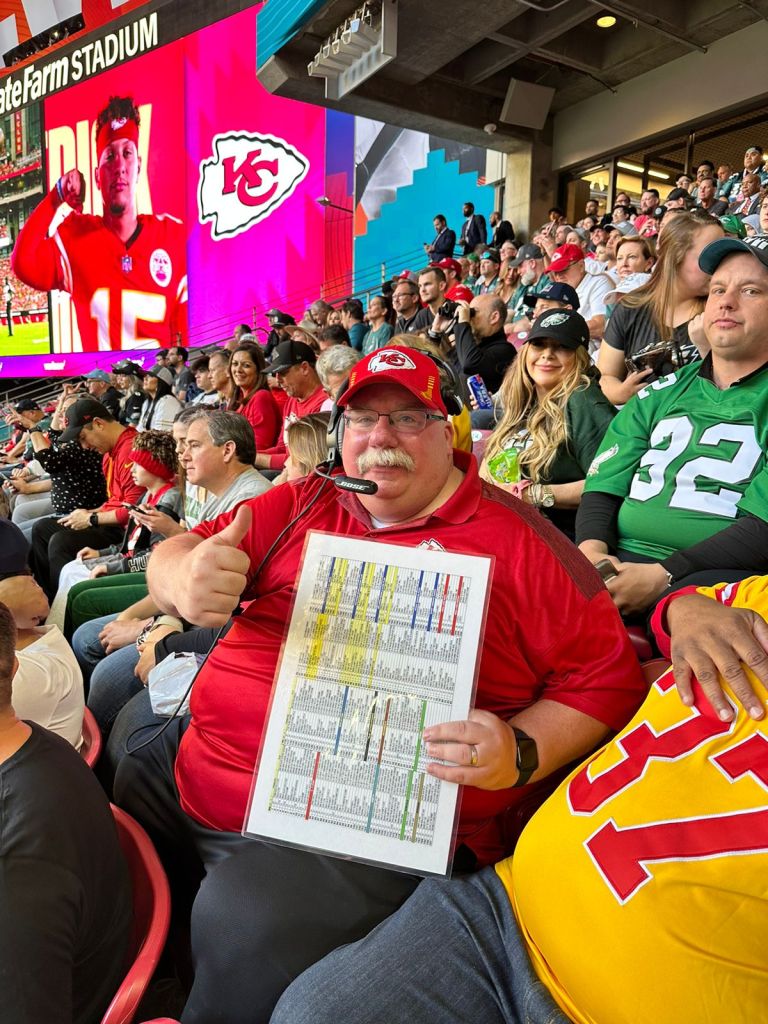 Fan disfrazado de Andy Reid en el Super Bowl