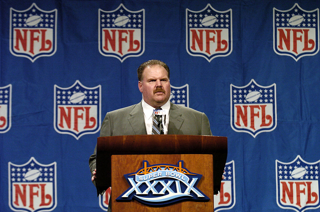 Andy Reid en la conferencia de prensa del Super Bowl XXXIX