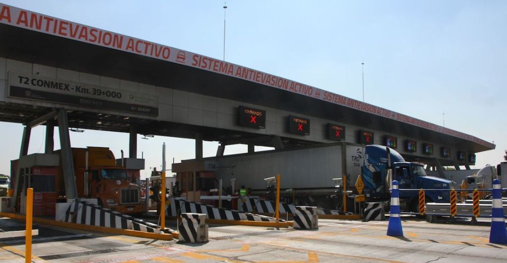 Caseta de peaje de una autopista en México
