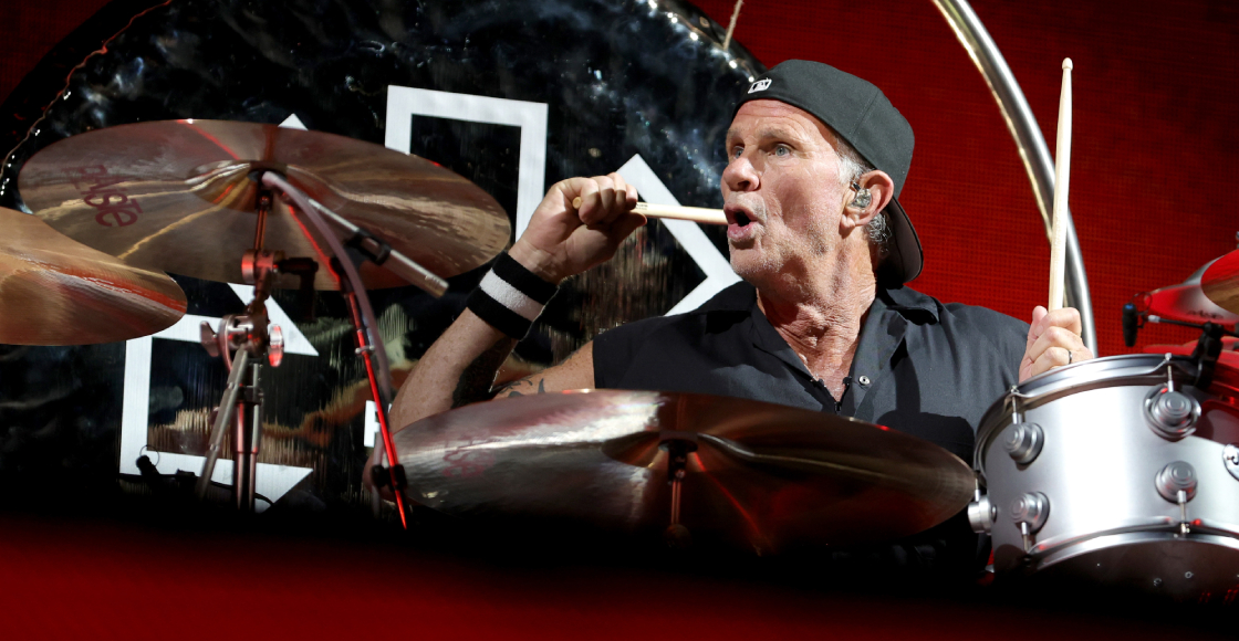 Chad Smith de RHCP dio un show sorpresa para unos cuantos suertudos en un pequeño bar