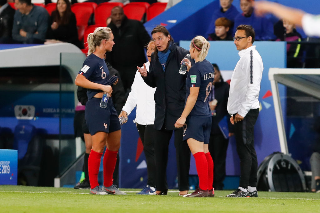 Amandine Henry, Eugenie Le Sommer y Corinne Diacre 