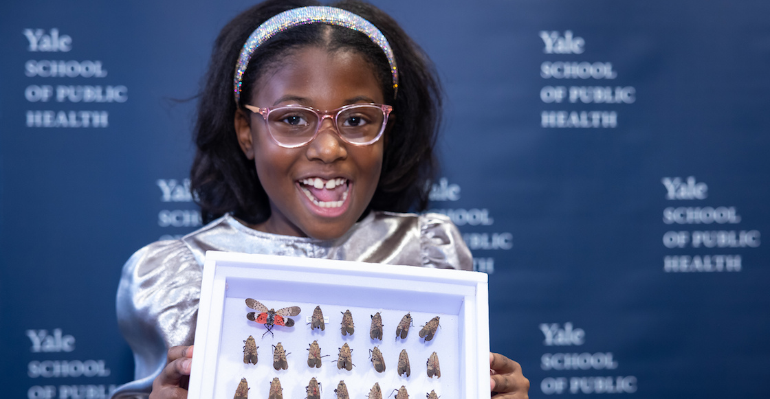 denuncian-nina-policia-recolectaba-moscas-yale