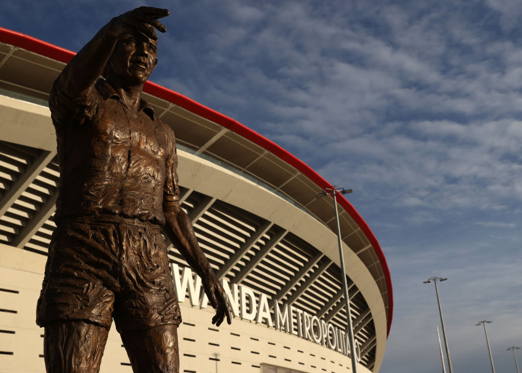 Estatua de Luis Aragonés en el Wanda Metropolitano, casa del Atlético de Madrid
