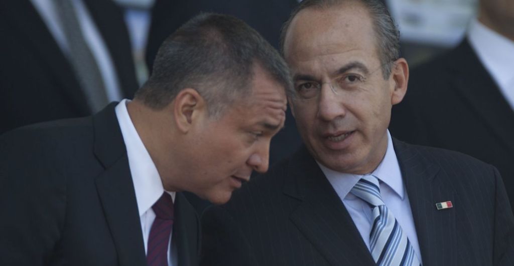 Genaro García Luna y Felipe Calderón hablando