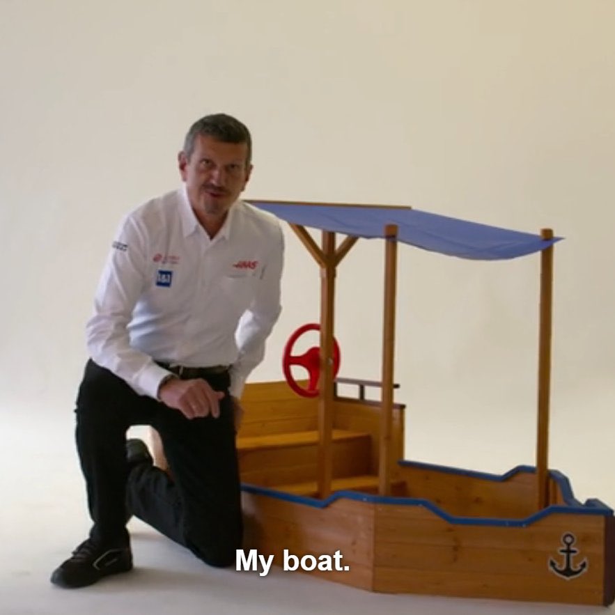Guenther Steiner en un comercial de Haas con un bote