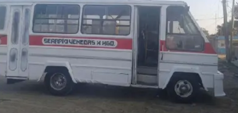 Hombre vende su microbús para que no se lo quede su esposa