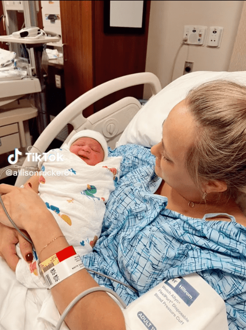 Joven va al hospital por un cálculo renal y termina con un bebé en brazos 