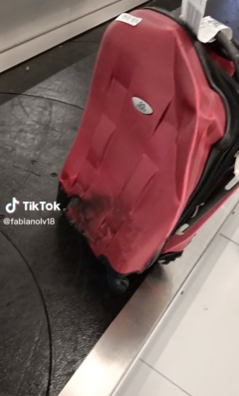 Jóvenes de Monterrey viajan a CDMX y reciben su maleta destruida