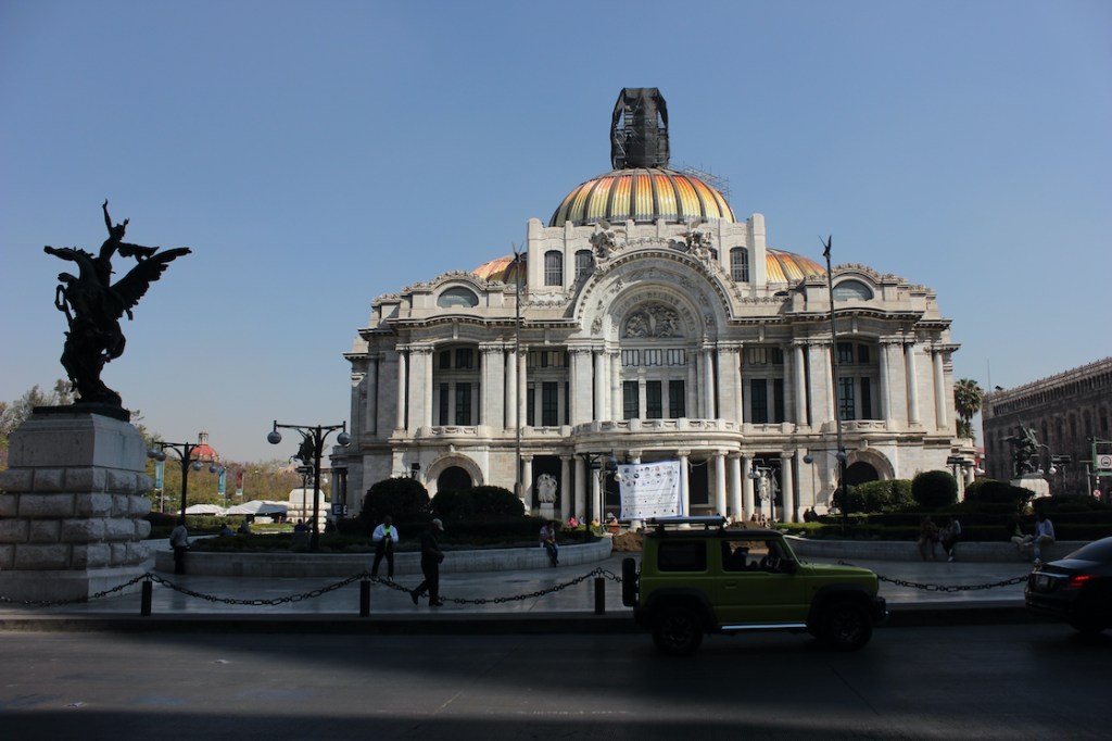 Bellas Artes desde la avenida Juárez.