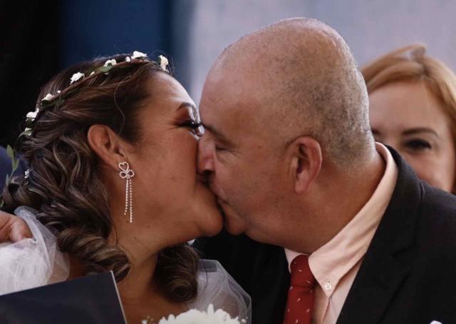 Arriba la esperanza: Pareja se vuelve a casar después de 43 años de divorciarse