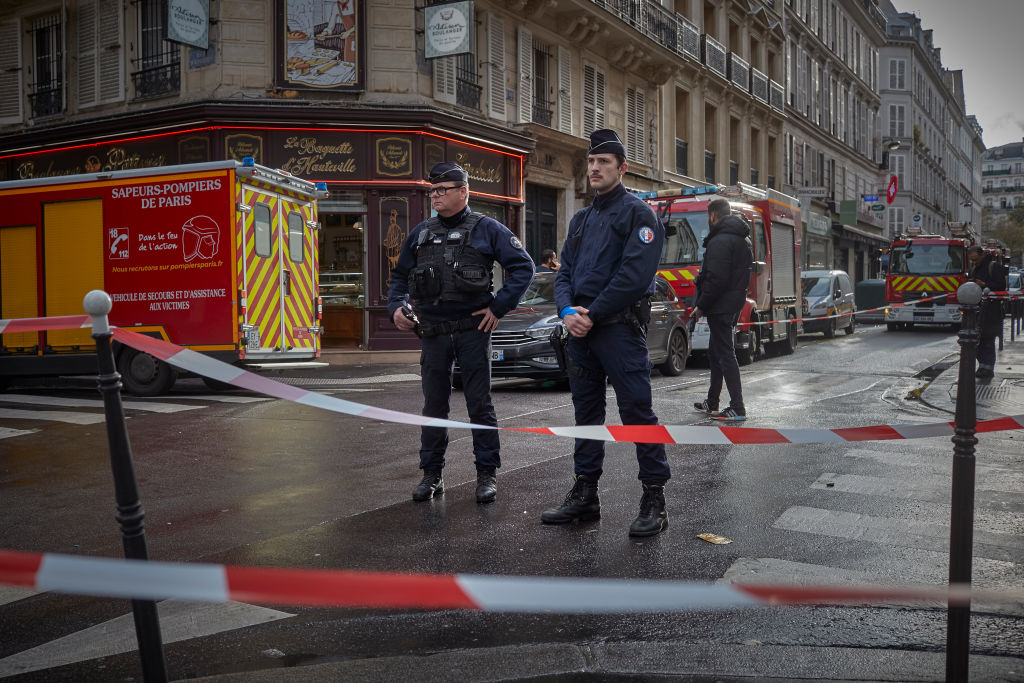 Pánico en París: Confunden suicidio con un tiroteo en centro comercial