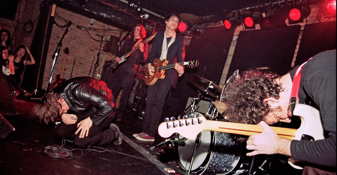 Meet Me in the Bathroom: Dónde ver y sus diferencias con el libro