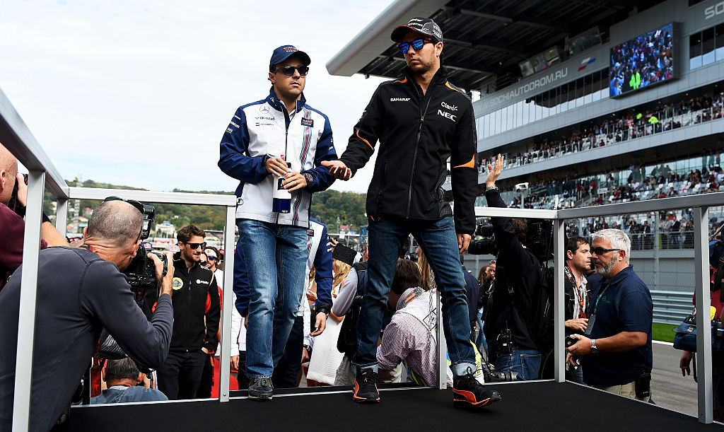 "Es inconsistente": La pedrada de Felipe Massa a Checo Pérez en su lucha contra Verstappen