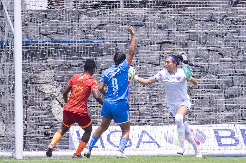 Daniela Flores y Stefani Jiménez en el Cruz Azul vs Juárez Femenil