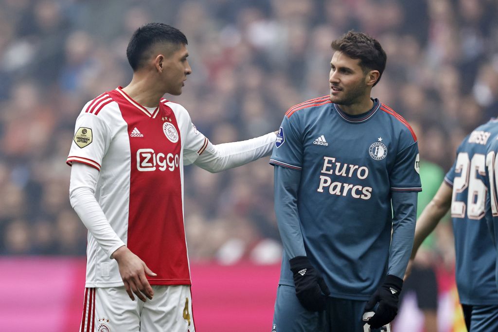 Edson Álvarez y Santiago Giménez en el Ajax vs Feyenoord