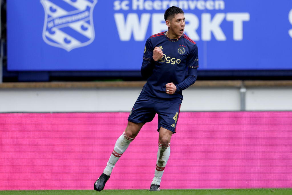Edson Álvarez festeja su gol en el Heerenveen vs Ajax