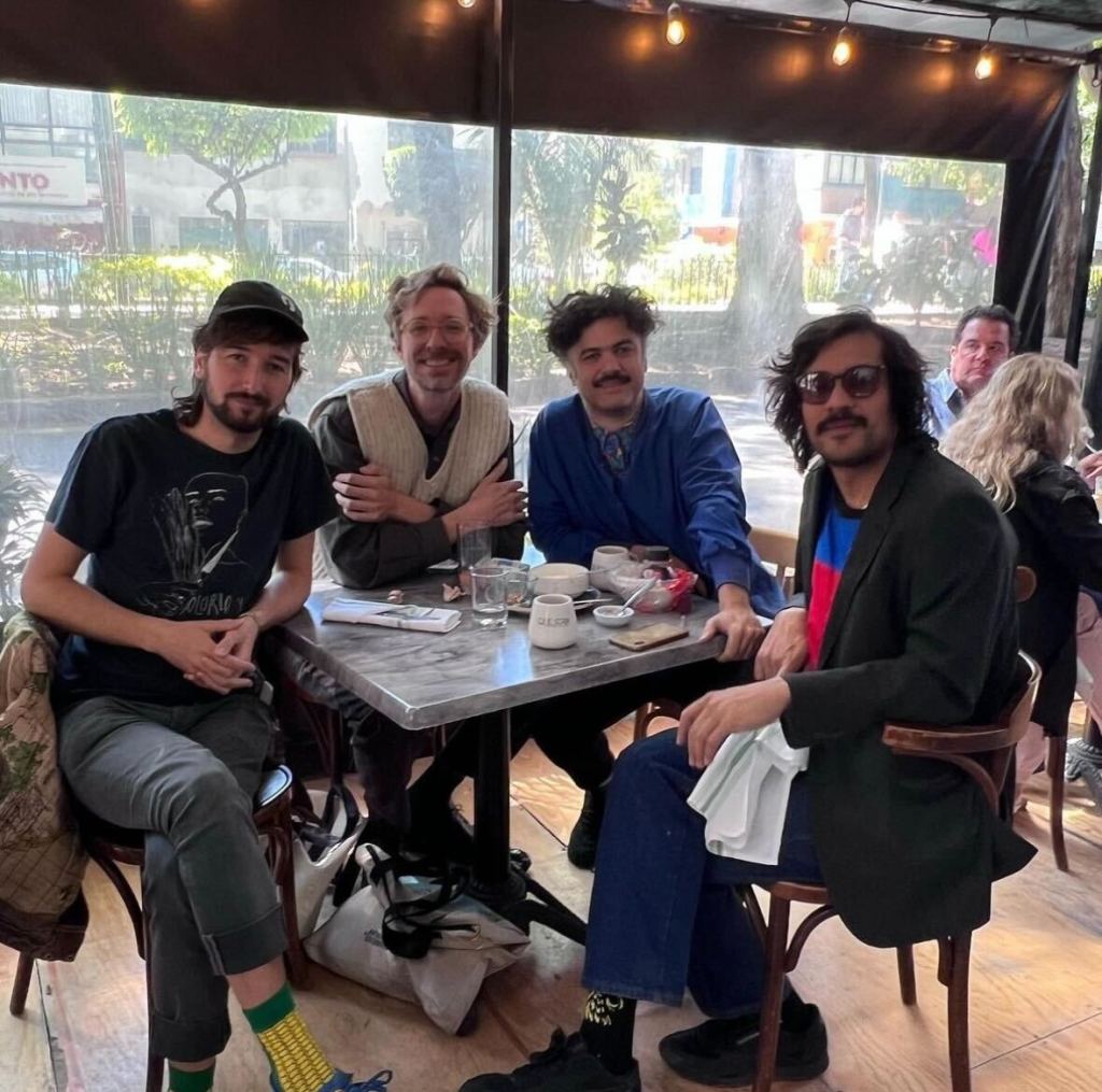 Erlend Øye lanzará un nuevo disco que grabó en México con Alex Ferreira y El David Aguilar 