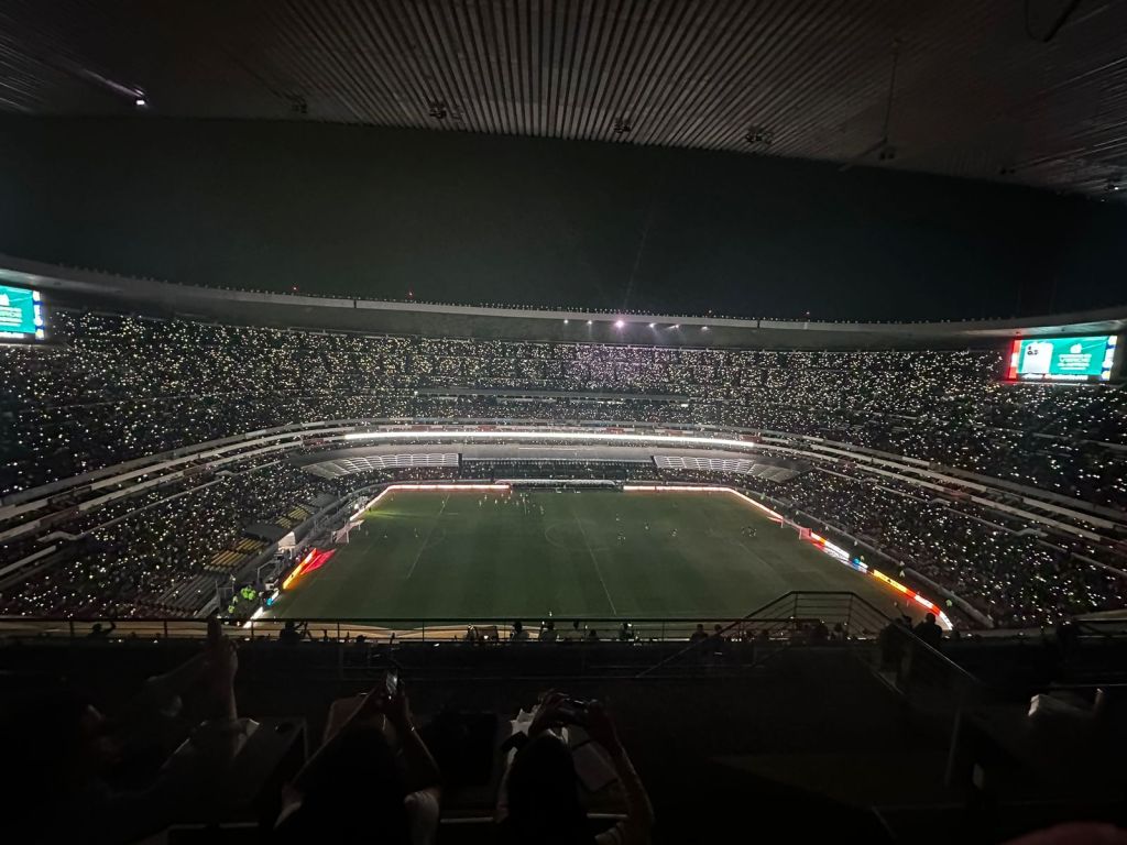 Espectáculo de luces en el Estadio Azteca