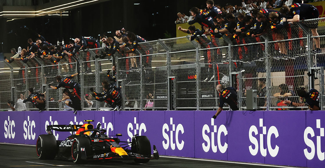 FIA prohibe los festejos de mecánicos de Formula 1 en las rejas