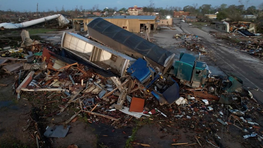 Fotos y videos: Las terribles imágenes del tornado en Mississippi