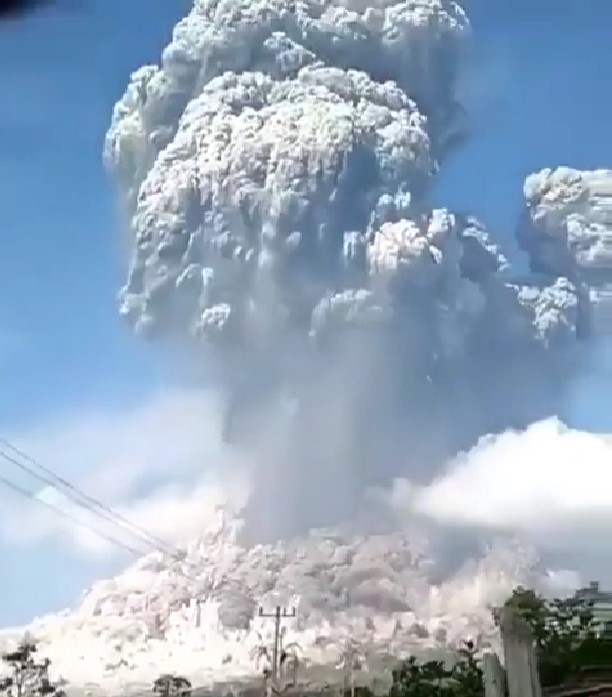 Las impresionantes imágenes de la erupción del volcán Merapi en Indonesia