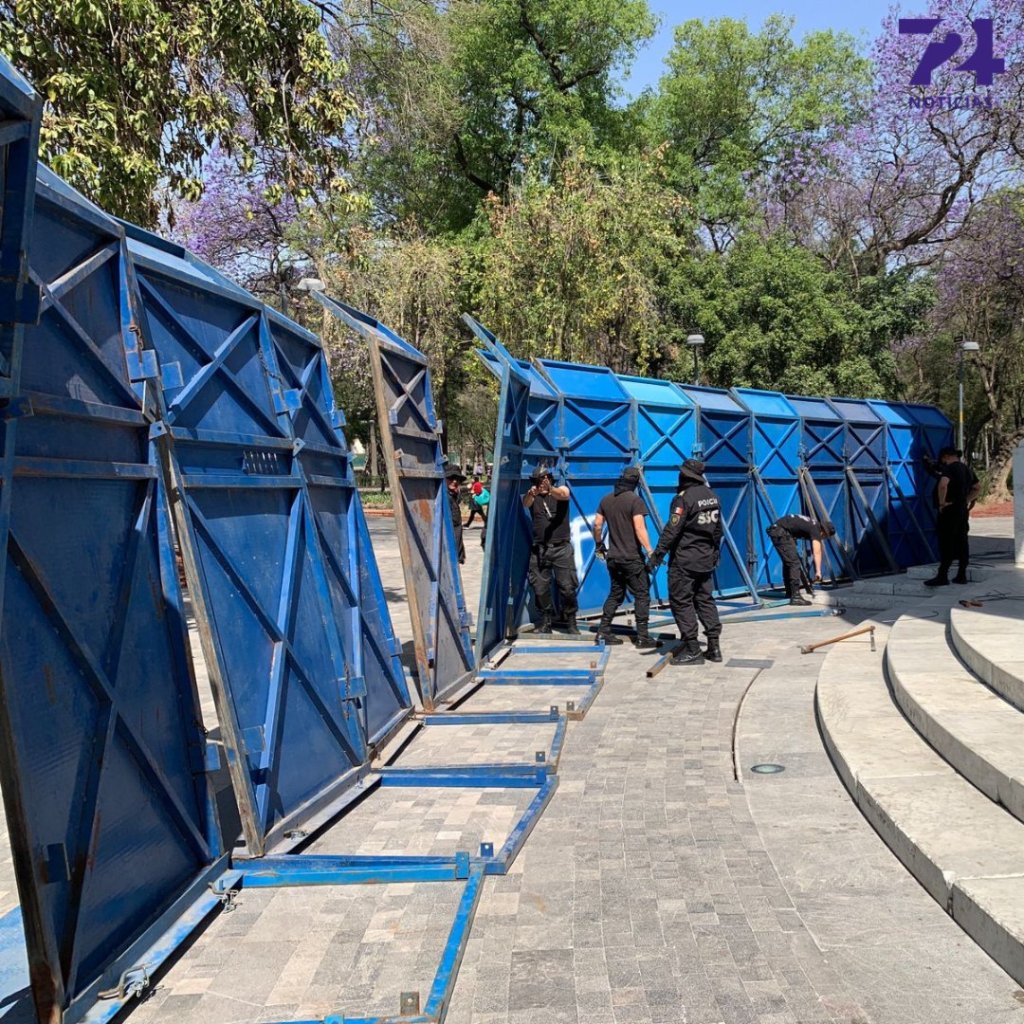 Instalación de vallas en la Ciudad de México por el 8M
