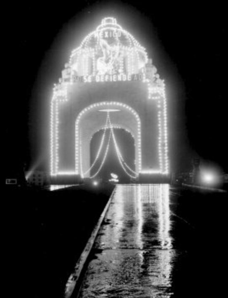 Monumento de la Revolución en 1942.