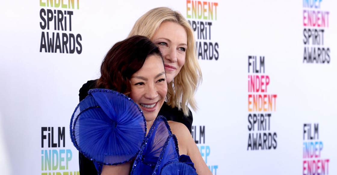 Michelle Yeoh y Cate Blanchett en los Independent Spirit Awards