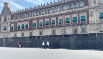 Las vallas instaladas en Palacio Nacional