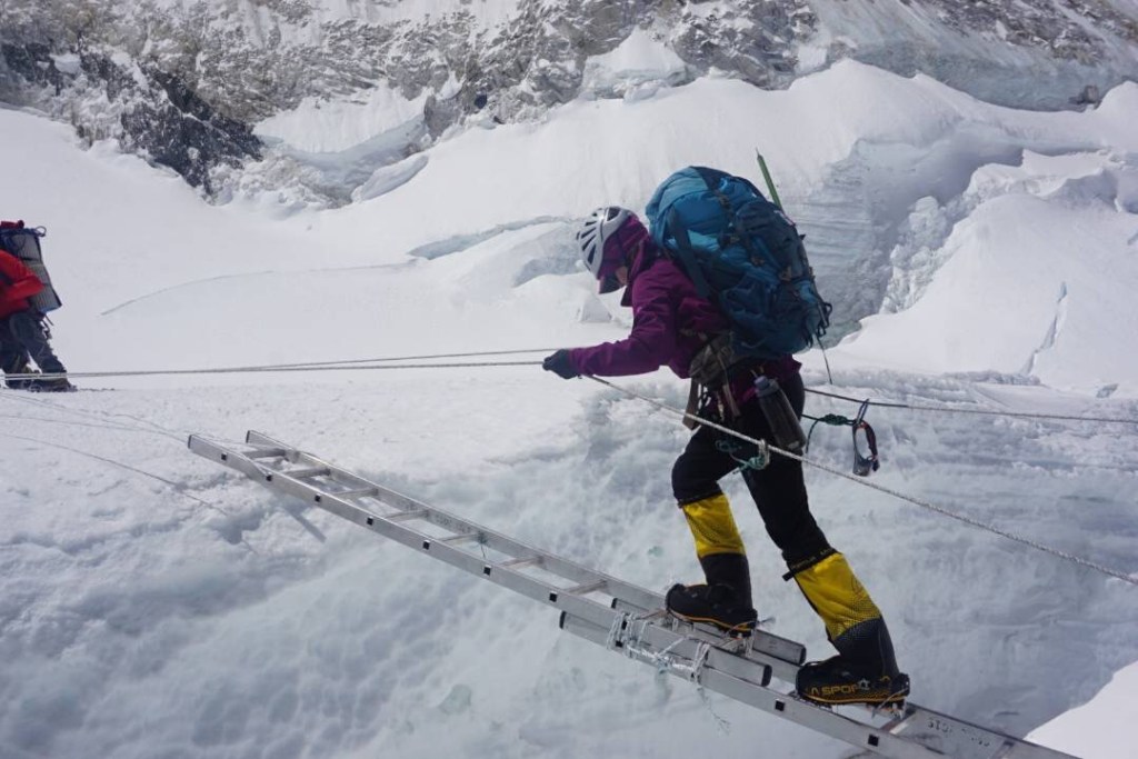 Viridiana Álvarez en su ascenso al Everest en 2017 