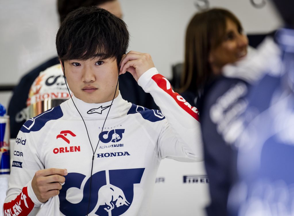Yuki Tsunoda ocuparía el lugar de Checo o Verstappen en caso de emergencia